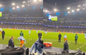 Kylian Mbappé celebrando el gol de Jude Bellingham para dar la victoria.