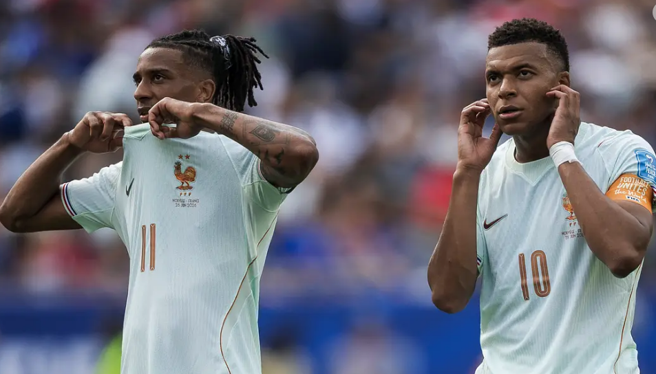 Kylian Mbappe (R) and Michael Olise